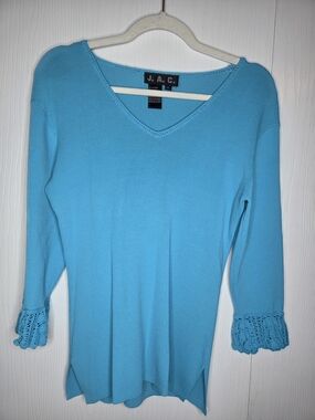 J.A.C. Women's V-Neck Turquoise Long Sleeve Top with Crochet Cuffs-Size M